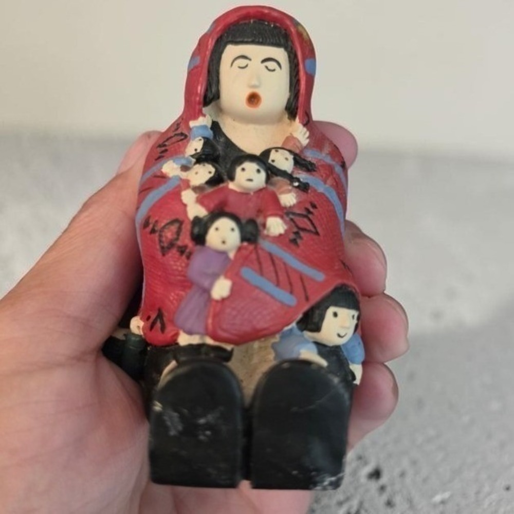 Native American Style Storyteller Figurine Mother with Children Red Shawl 3.75"